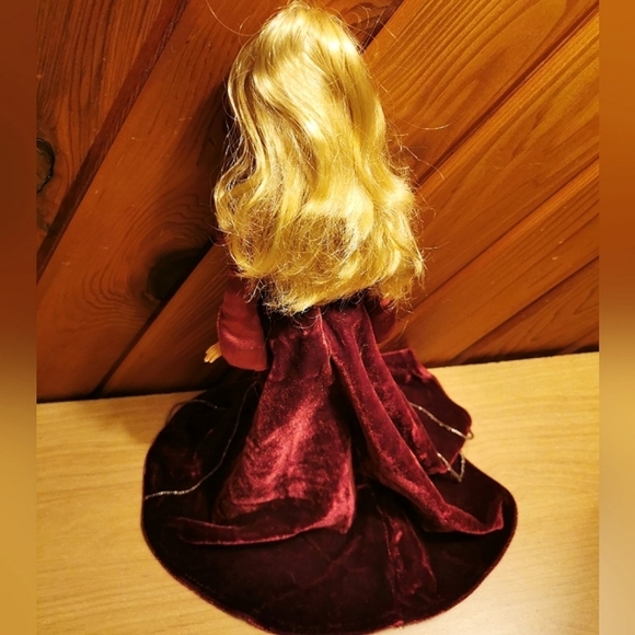 Elegant Barbie Doll Special Edition - Picture 5 of 6